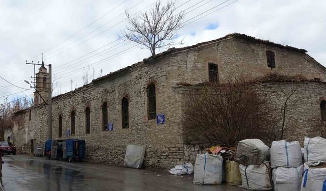 Kütahya Valisi Işın’dan kilise restorasyonu açıklaması: "Tarihi bir değeri şehrimize kazandıracağız"