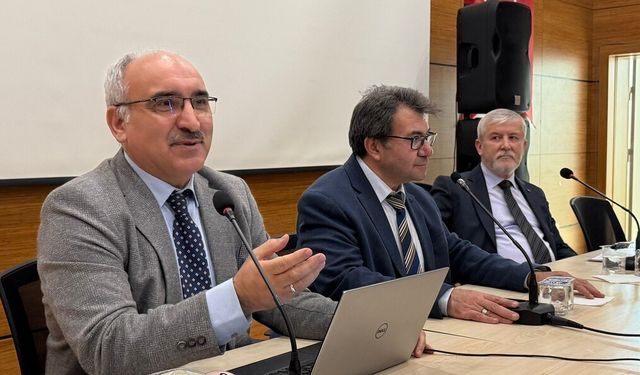 Kütahya’da "Papa’nın Türkiye Ziyareti ve Düşündürdükleri" konulu panel düzenlendi