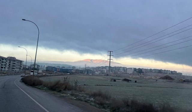 Kütahya’da sis öncesi kartpostallık manzaralar