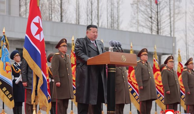 Kuzey Kore lideri Kim, Kursk cephesinden dönen askerlerini devlet nişanı ile onurlandırdı