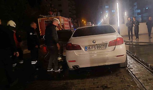Mardin’de lüks otomobil alev alev yandı