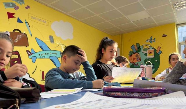 Menteşe’de çocuklar İngilizceyi eğlenerek öğreniyor