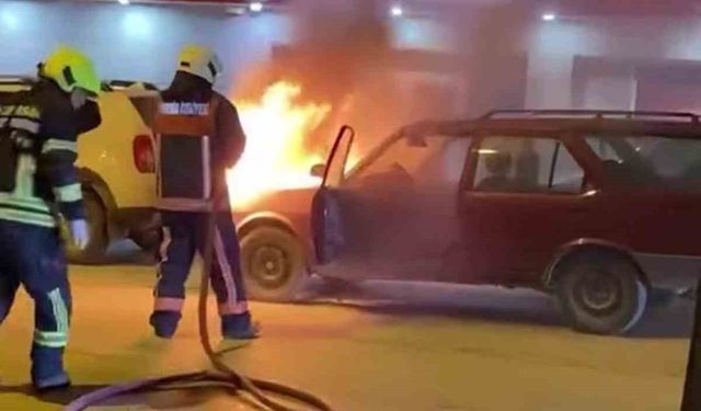 Mersin’de park halindeki araç yandı