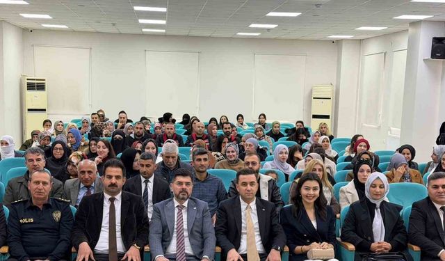 Midyat’ta "koruyucu aile hizmet modeli" bilgilendirme toplantısı düzenlendi