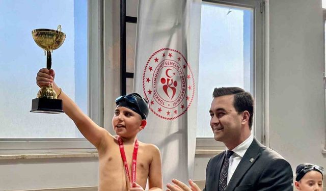 Midyat’ta özel sporcular için yüzme yarışması düzenlendi