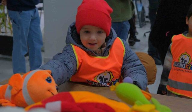 Minik ellerden, büyük destek eli