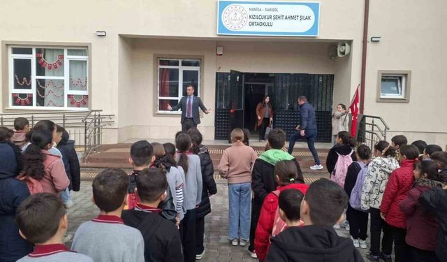 Müdür Yıldırak öğrencilerle buluştu