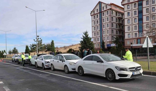 Nevşehir’de 4 otomobil birbirine girdi: 2 yaralı