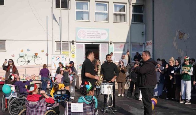 Okul bahçesi şenlik alanına döndü