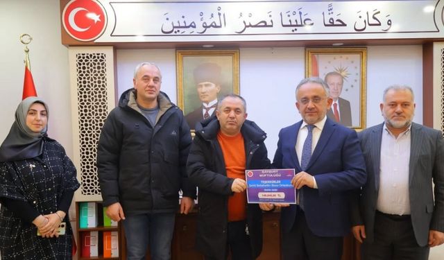 Ortaokulda Filistin yararına düzenlenen hayır çarşısında 146 bin lira toplandı