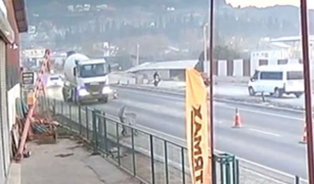 Osmaniye’de feci kaza: Motosiklet ve sürücüsü minibüsün altında kaldı