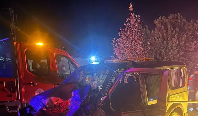 Osmaniye’de otomobil ile hafif ticari araç çarpıştı: 3 ölü, 2 yaralı