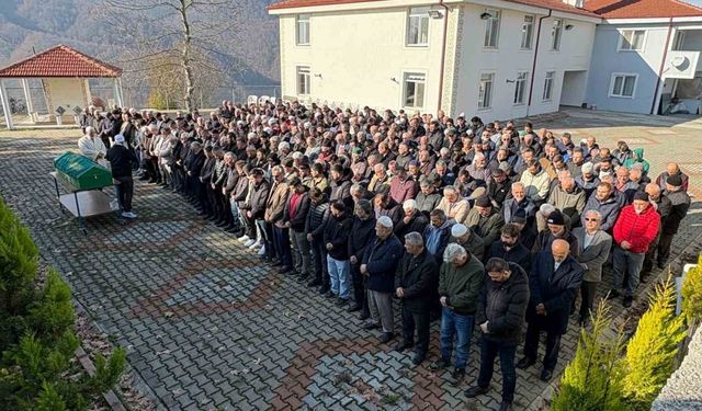 Otomobilin çarpması neticesinde hayatını kaybeden şahıs defnedildi