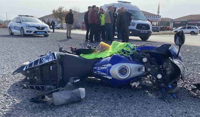 Otomobille çarpışan motosikletli yaralandı