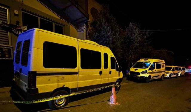 Park halindeki minibüsü kurşunlayıp kaçtılar