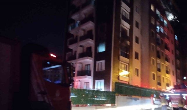 Pendik’te bir binanın 3’üncü katı alevlere teslim oldu