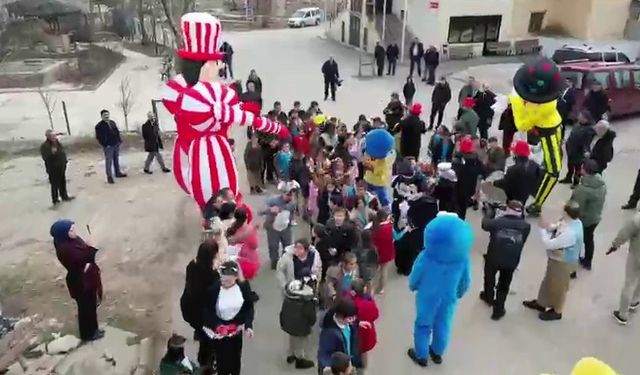 Perdede oyun köyde şenlik var