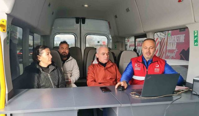 Polisin Mobil Göç Noktası uygulama aracı ile denetimleri sürüyor