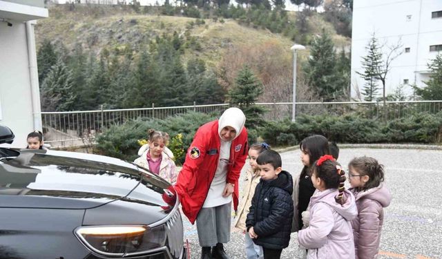 Pursaklar’da Yerli Malı Haftası kapsamında öğrencilere Togg tanıtıldı