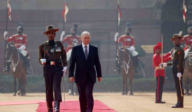 Putin, Hindistan’da resmi törenle karşılandı