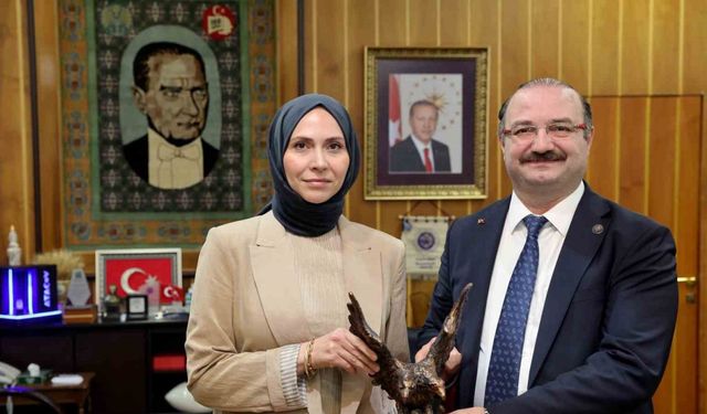 Rektör Hacımüftüoğlu, Tüba-Gebip ödülü sahibi Prof. Dr. Rabia Meryem Yılmaz’ı ağırladı