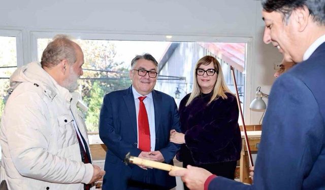 Rektör Özölçer ile Yazar Dr. Sait Başer, BEUN Çalgı Yapım Atölyesini ziyaret etti