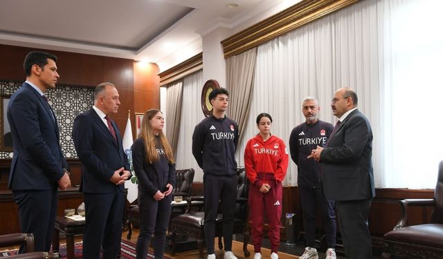 Riyad 2025’te başarılı olan sporculara Vali Ustaoğlu’ndan tebrik