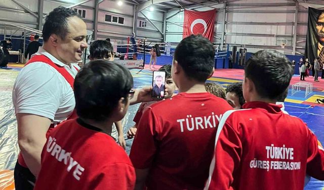 Rıza Kayaalp’ten Vezirköprülü güreşçilere moral