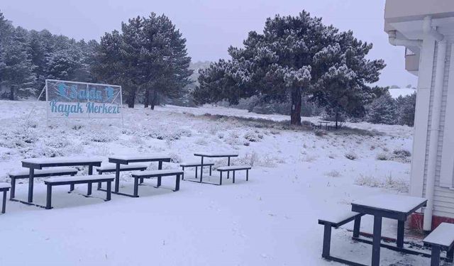 Salda'ya mevsimin ilk karı yağdı