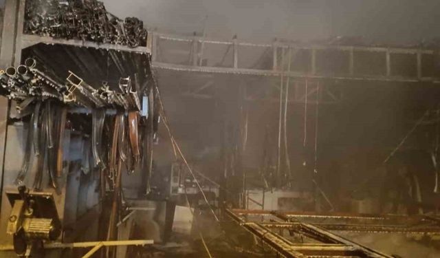 Sanayi sitesinde üretim atölyesi alevlere teslim oldu