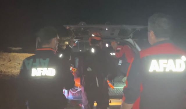 Sarp arazide yaralanan göçmen kurtarıldı