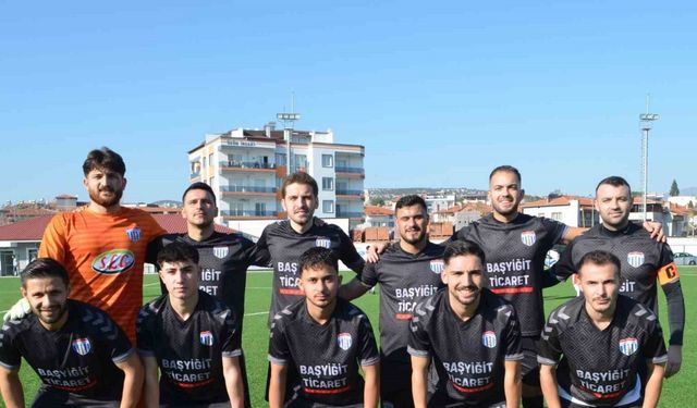 Selendi Belediyespor üçte üç yaptı