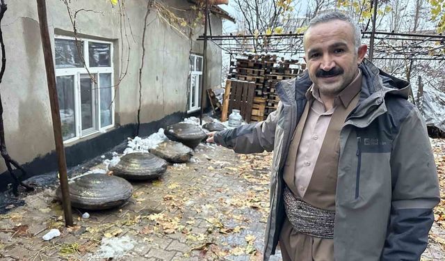 Şemdinli’nin gizemli taşları araştırılmayı bekliyor