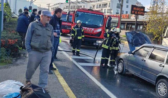 Seyir halindeki otomobilde yangın paniği