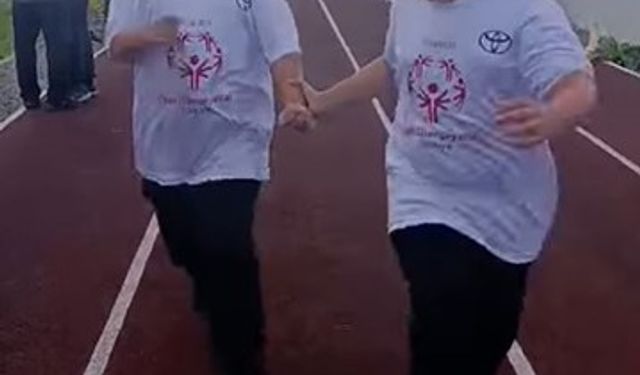 Silivri’de yürekleri ısıtan görüntü: Özel eğitim öğrencisi yarışı bıraktı, arkadaşını bekledi