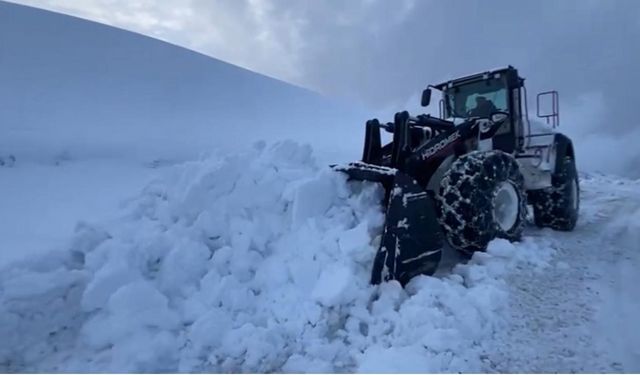Şırnak’ta karla mücadele çalışmaları: Tünellerle yollar açılıyor