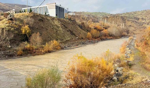 Şırnak’ta yağış sonrası Hezil Çayı coştu, suyun debisi yükseldi