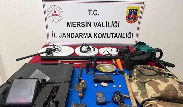 Tarihi eser peşindeki defineciler jandarmaya takıldı