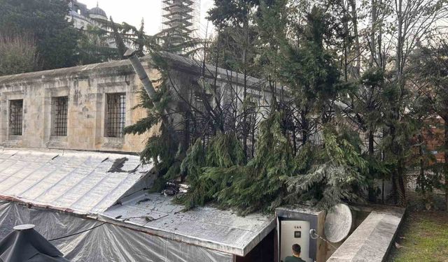 Tarihi Sultanahmet Camisinin altındaki çarşıda yangın çıktı