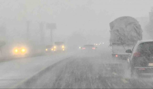 Tatvan’da kar yağışı