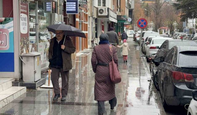 Tokat’ta kent merkezinde yağmur, yüksek kesimlerinde ise kar etkili oldu