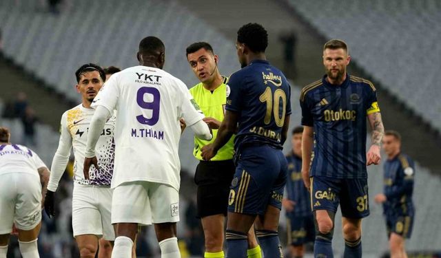 Trendyol Süper Lig: Eyüpspor: 0 - Fenerbahçe: 2 (İlk yarı)