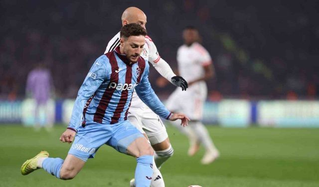 Trendyol Süper Lig: Trabzonspor: 1 - Beşiktaş: 3 (İlk yarı)
