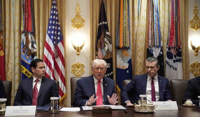 Trump: "Kim olursa ülkemize uyuşturucu satan herkes saldırıya uğrayabilir"