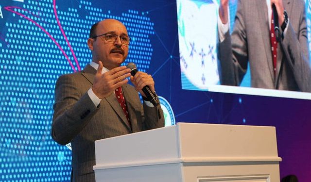 Türk Eğitim-Sen Genel Başkanı Geylan: "Öğretmeni itibarlı kılamazsanız, eğitimde istenen hedeflere ulaşmanız mümkün değildir"