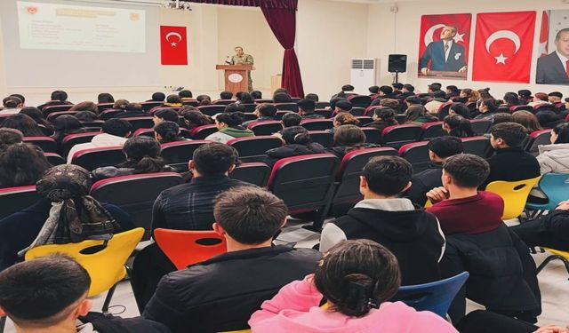 Uludere’de lise öğrencilerine MSÜ tanıtım semineri düzenlendi