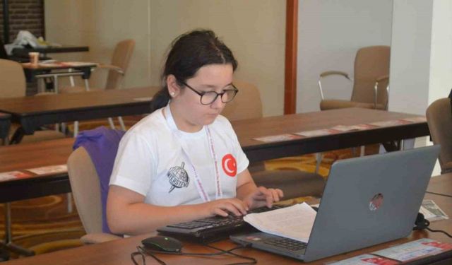 Uluslararası Bilgisayar Klavye Yarışında Türkiye Dünya şampiyonu oldu