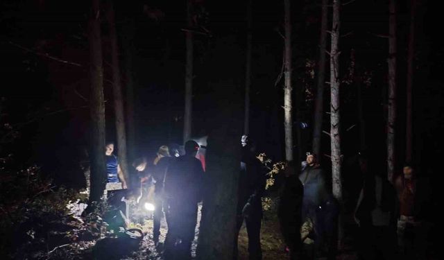 Uluslararası Dağ Günü’nde 25 kişilik grup ile 12 kilometrelik gece yürüyüşü