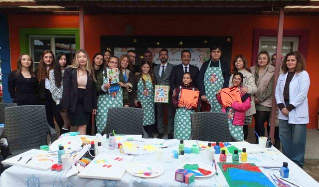 Üniversiteliler, engelli gençleri sevindirdi