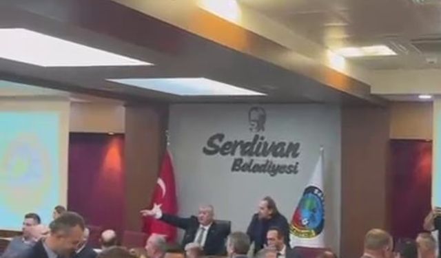 Üniversitelilerin izlediği meclis toplantısında arbede: Başkan Çelik’ten ‘Siz kimsiniz’ tepkisi